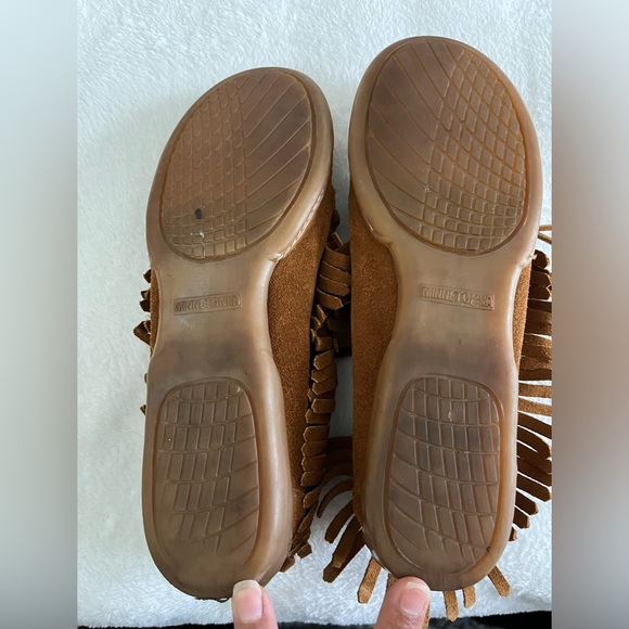 🌟Minnetonka hard sole fringe moccasins - Picture 10 of 10